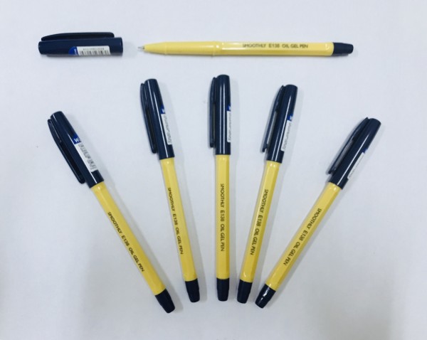 Bút bi siêu trơn 0.5mm E138